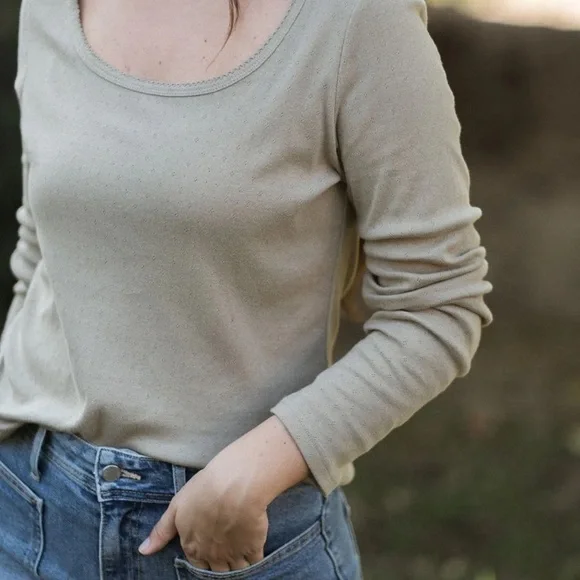 Neuflora Covington top in sage - Picture 3 of 9